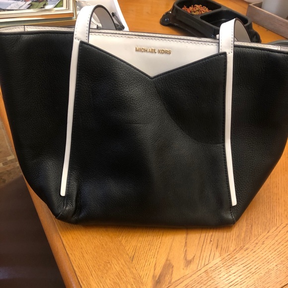 Purse - Picture 1 of 2